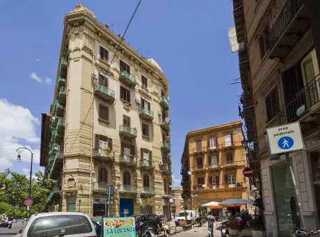 1919px kalsa palermo italy panoramio 3