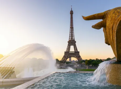 eiffel tower fountain jardins du trocadero sunrise paris france