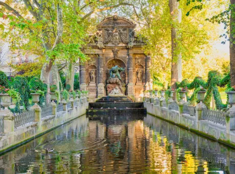 fountain medici luxembourg garden paris