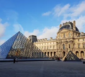 Louvre di Parigi