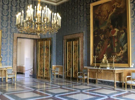 palazzo-reale-napoli.jpg