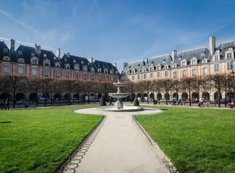 Place des Vosges a Parigi