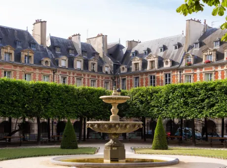 place des vosgesplace royale paris france