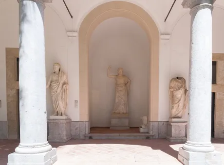 statue chiostro maggiore museo salinas