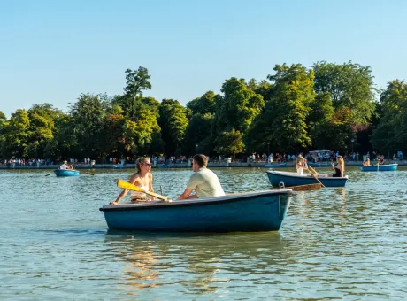 tourists boats estanque grande de el retiro city madrid spain