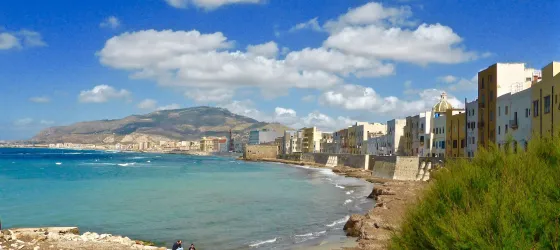 Mura di Tramontana e spiaggia di Trapani
